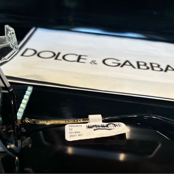 New Dolce and Gabbana DG4373 3319/8G. Black/Red Leopard Half Print Sunglasses - Picture 10 of 16